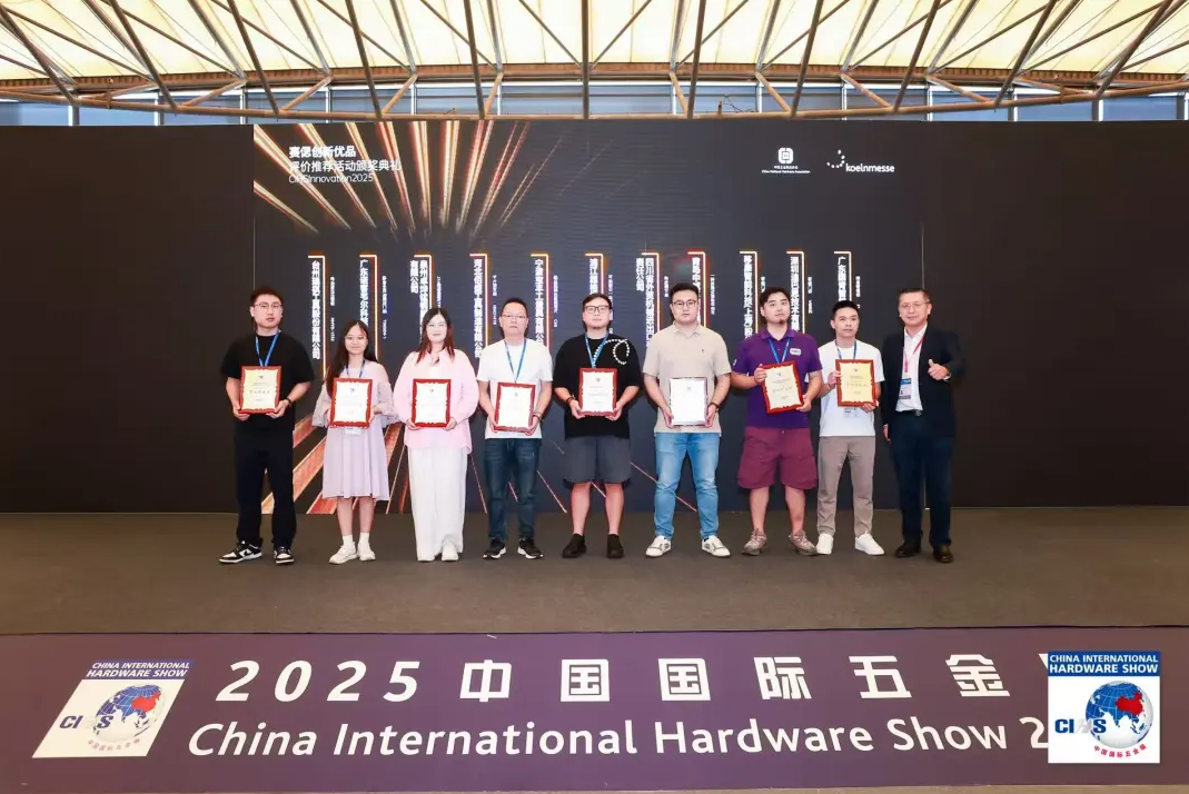 实力加冕！pp电子模拟器F1智能锁斩获CIHS2025“赛偲优品奖”，上海展会尽显pp电子模拟器智造风范